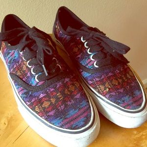 Tribal print colorful lace-up sneakers