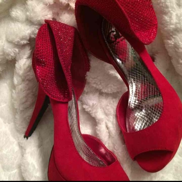 NEW Gianni bini red heels