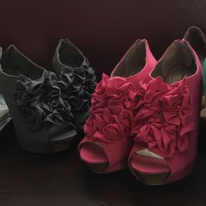 Silver and pink Ruffled open toe heels!