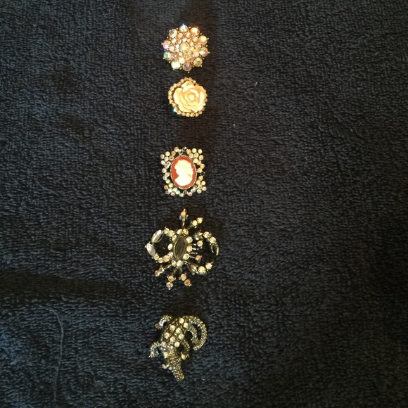 5 pin or earrings to be used for crafting