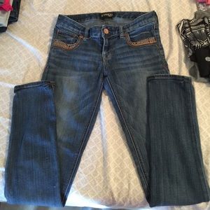 Express Stella low rise regular fit ankle jeans.