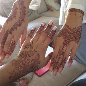 Meet your Posher, Maya