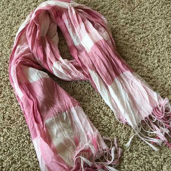 Lightweight pink and white scarf