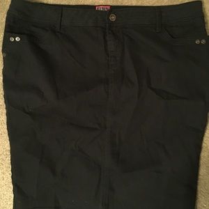 Plus. From torrid. Black skirt. Sz 26. 🎀