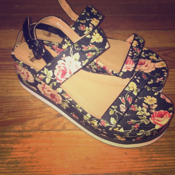 Floral platform sandals!
