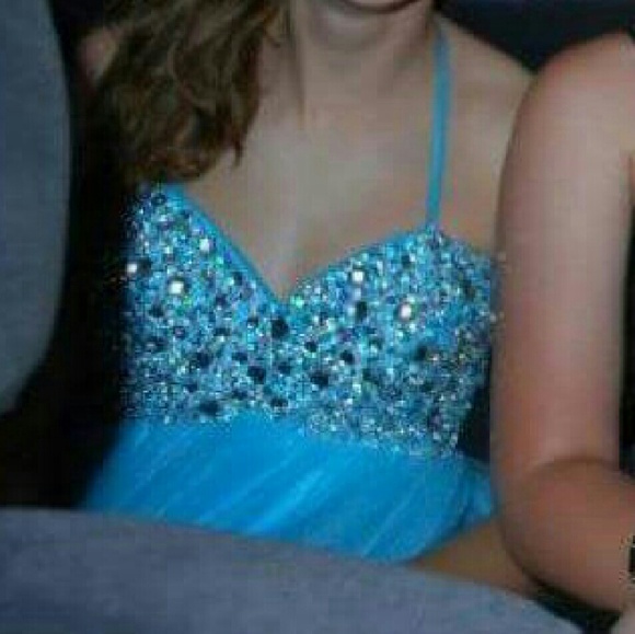 PROM DRESS - Picture 3 of 4