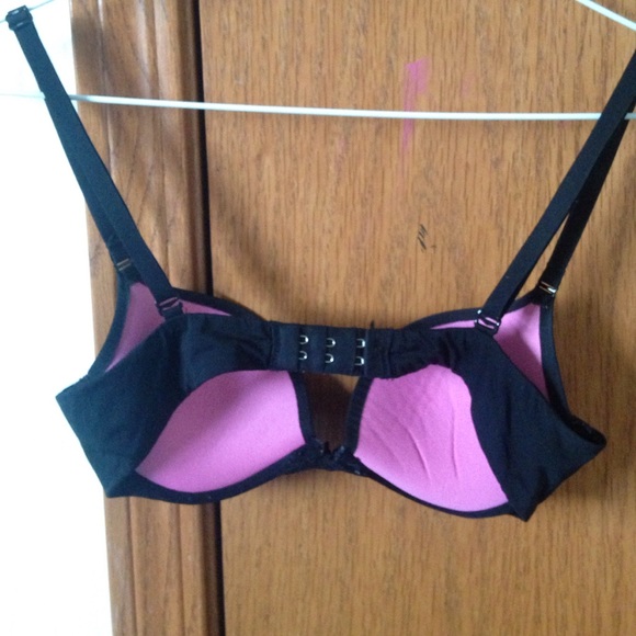 Black Victoria's Secret push up bra - Picture 2 of 4