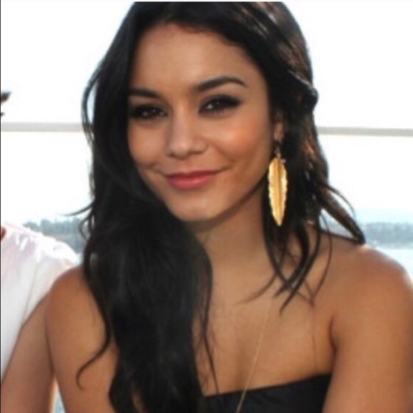 Celebrity Fav Feather Sterling Silver Earrings - Picture 3 of 4