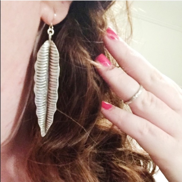 Celebrity Fav Feather Sterling Silver Earrings - Picture 4 of 4