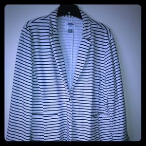 Super cute knit blazer!