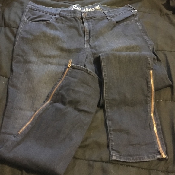 Old Navy Sweetheart Jean w/zip accent