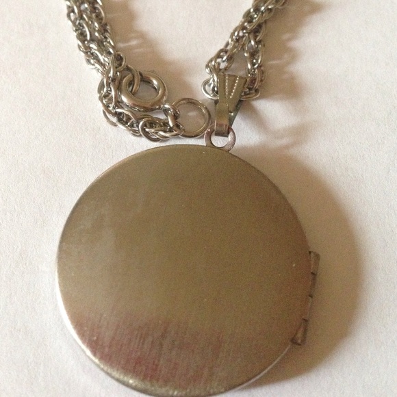 Locket necklace - Picture 3 of 3