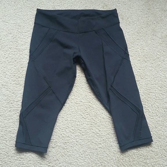 Lululemon mesh insert yoga crops