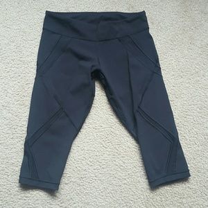 Lululemon mesh insert yoga crops