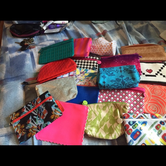 Mystery makeup bags with 5-7 items