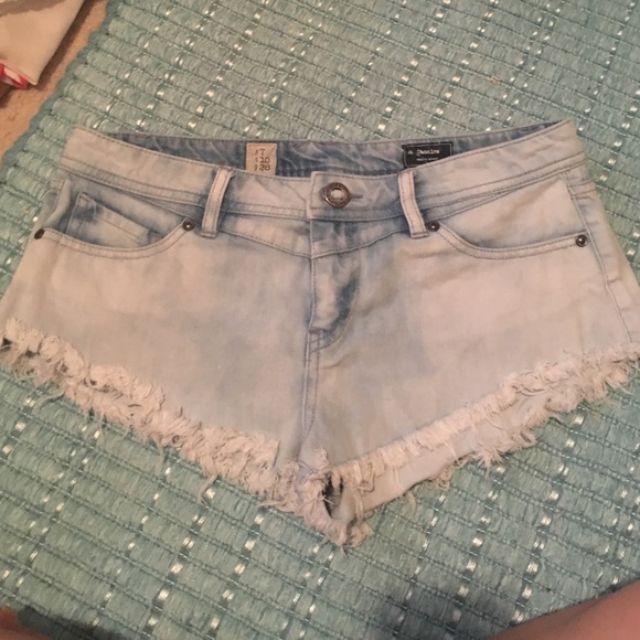 Volcom frayed shorts