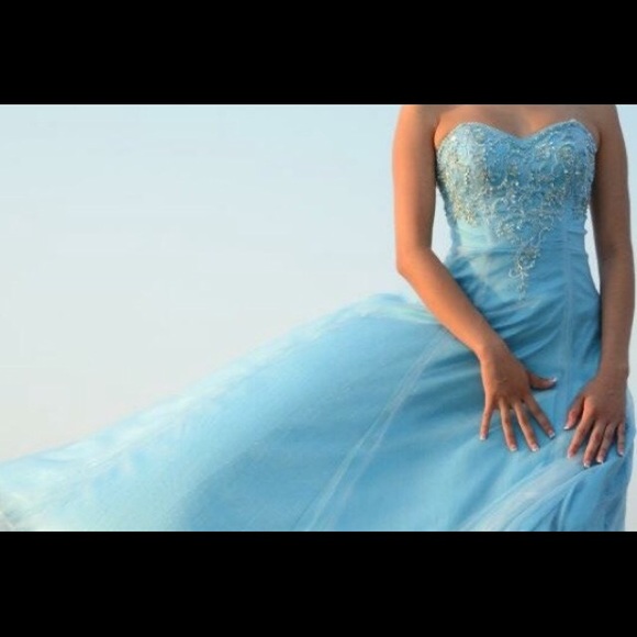 David's Bridal Dresses & Skirts - 💐 EASTER SALE 💐 David's Bridal Blue prom dress