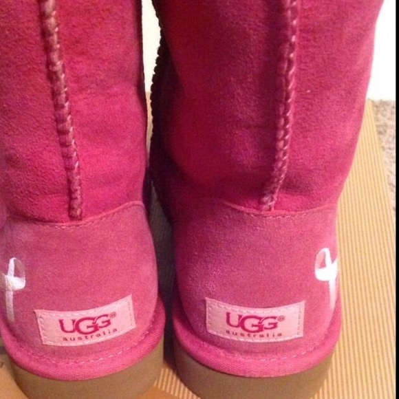 💖Authentic RARE Bailey Button BREAST Cancer UGGs! - Picture 2 of 4