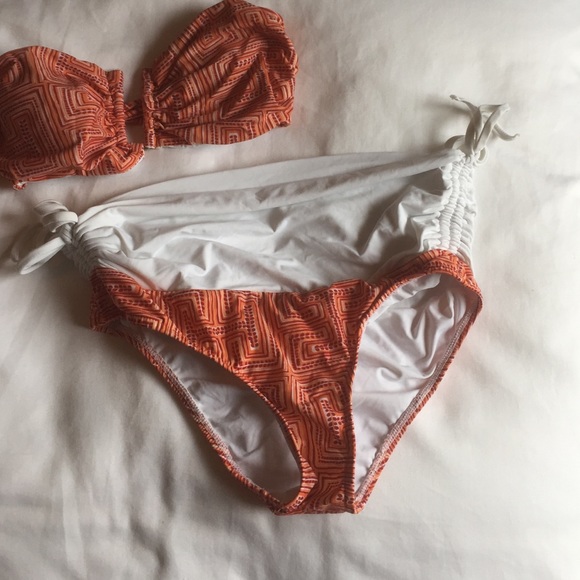 Two Piece Bikini - strapless - Picture 2 of 4