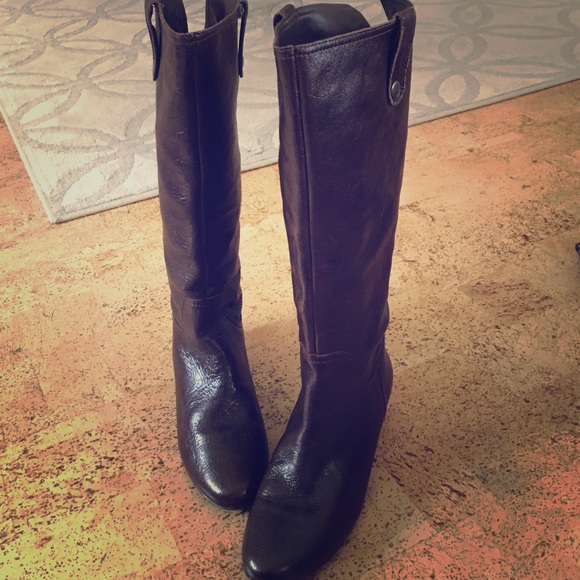 Like new inspire deep brown/red boots!