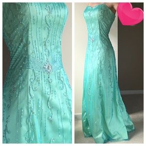 💖Le Gala by Mon Cheri Sequin Gown💖