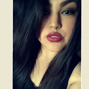 Meet your Posher, Leticia