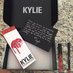 22 FROM KYLIE COSMETICS - non negotiable price.
