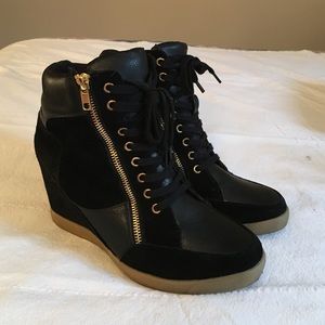 Steve Madden Aura Wedged Sneaker Black Sued 10