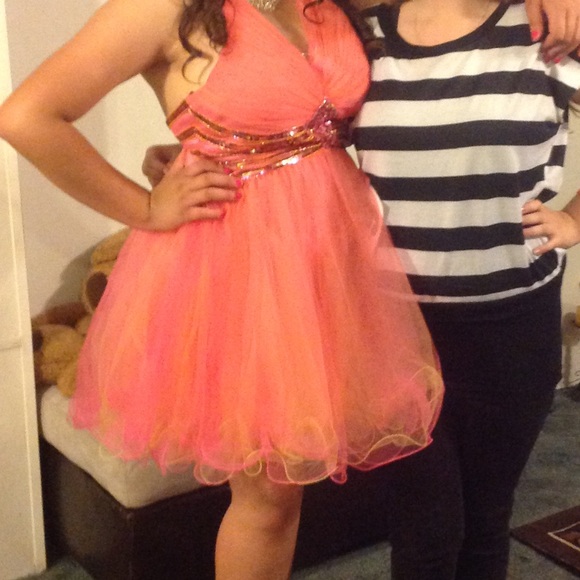 Dresses & Skirts - Short dress