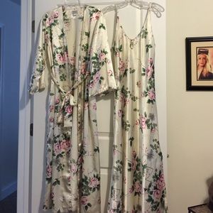 🎀2pc.  Satiny Nightgown & Matching Robe Set