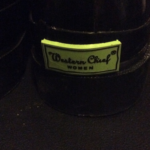 NWOT ! HOUNDSTOOTH RUBBER RAINBOOTS - Picture 4 of 4