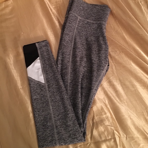 VS Pink Ultimate Yoga Leggings