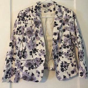 White/floral blazer