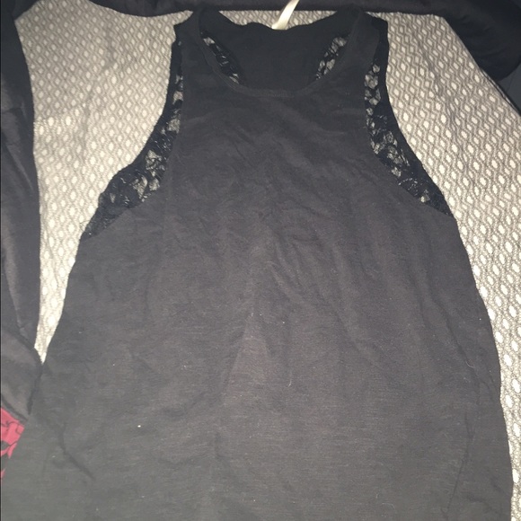 Black tank top 💚
