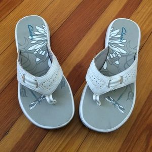 Clarks White Flip Flops