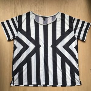 Chevron-chic, casual T-shirt. Super light & comfy!