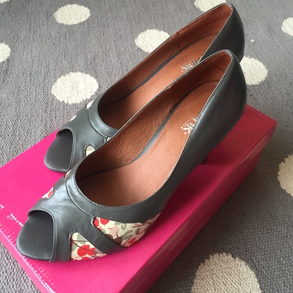 Pink Studio Sylvia heels