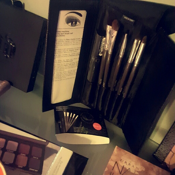 TRADE - Picture 4 of 4