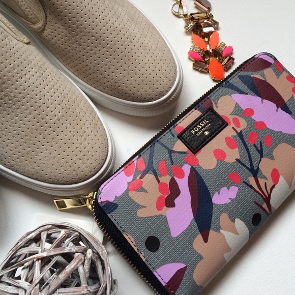 Fossil Handbags - Fossil Sydney floral clutch wallet