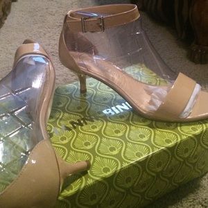 Gianni Bini nude color strap heels