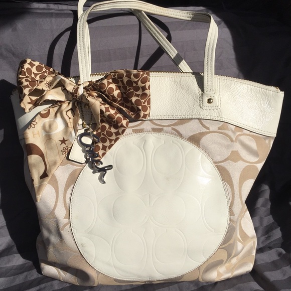 Beautiful Coach Tote - Picture 1 of 4