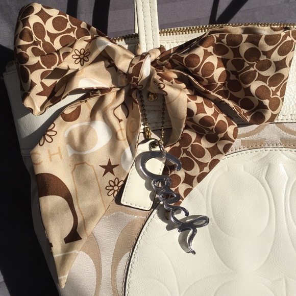 Beautiful Coach Tote - Picture 2 of 4