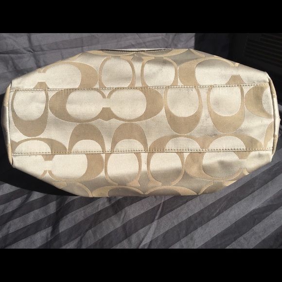 Beautiful Coach Tote - Picture 4 of 4