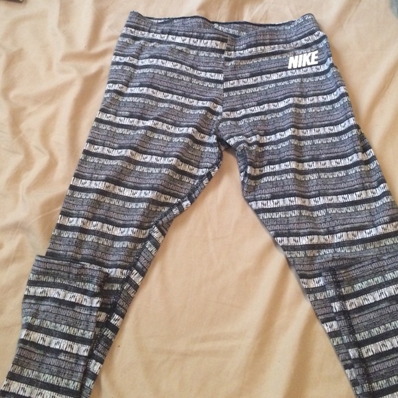 Brand new. Never worn Nike leggings.