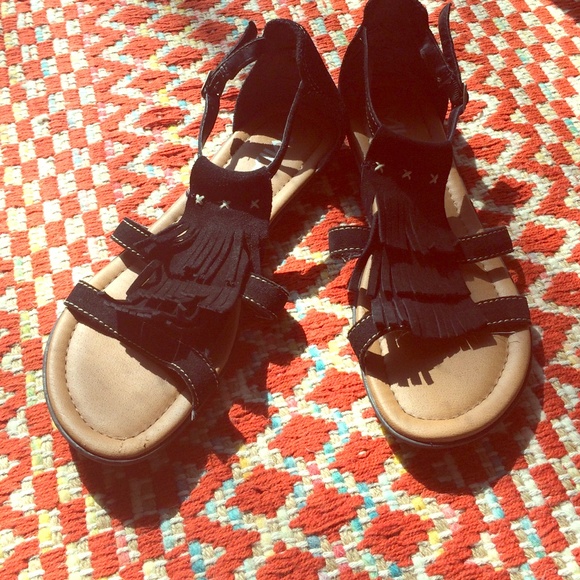 Fringe suede sandal