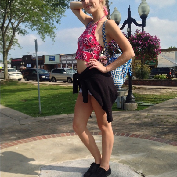Charlotte Russe Tops - Floral halter crop top