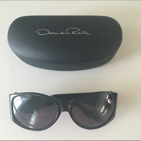 Oscar de la Renta Accessories - Oscar de la Renta Black Sunglasses