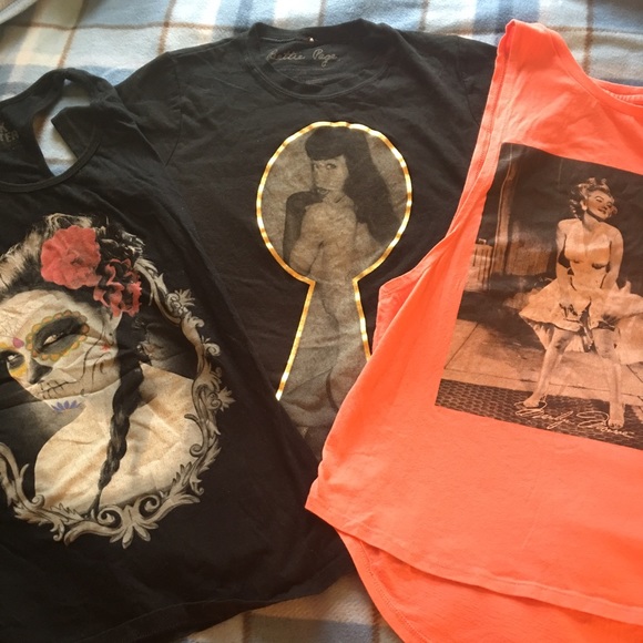Bundled set of 2 tanks and t-shirt