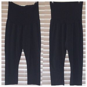 Maternity black capris leggings