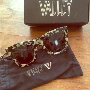 Valley eyewear DB in Snow Leopard Tort